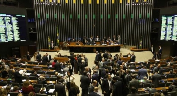 Câmara concluirá reforma política e discutirá denúncia contra Temer esta semana